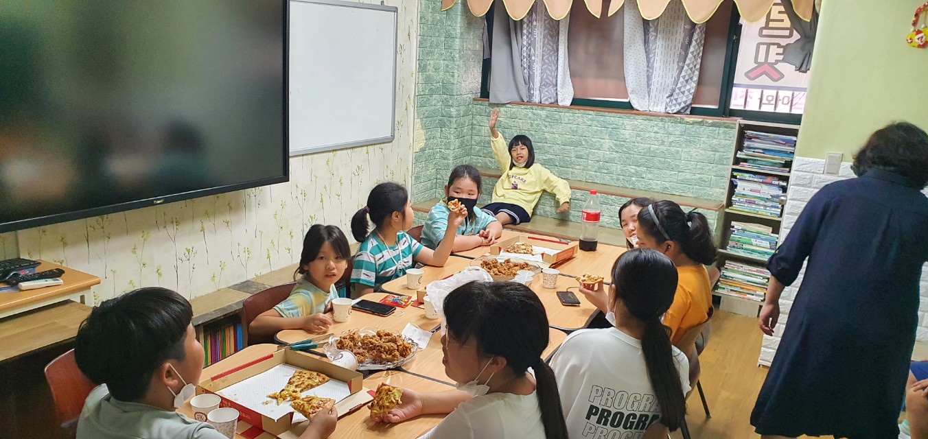 Best푸르넷공부방 | 밴드 약속했던 3학년 친구들 치킨 피자 파티... 약속 지켰으니 공부 열심 약속도 지키자!