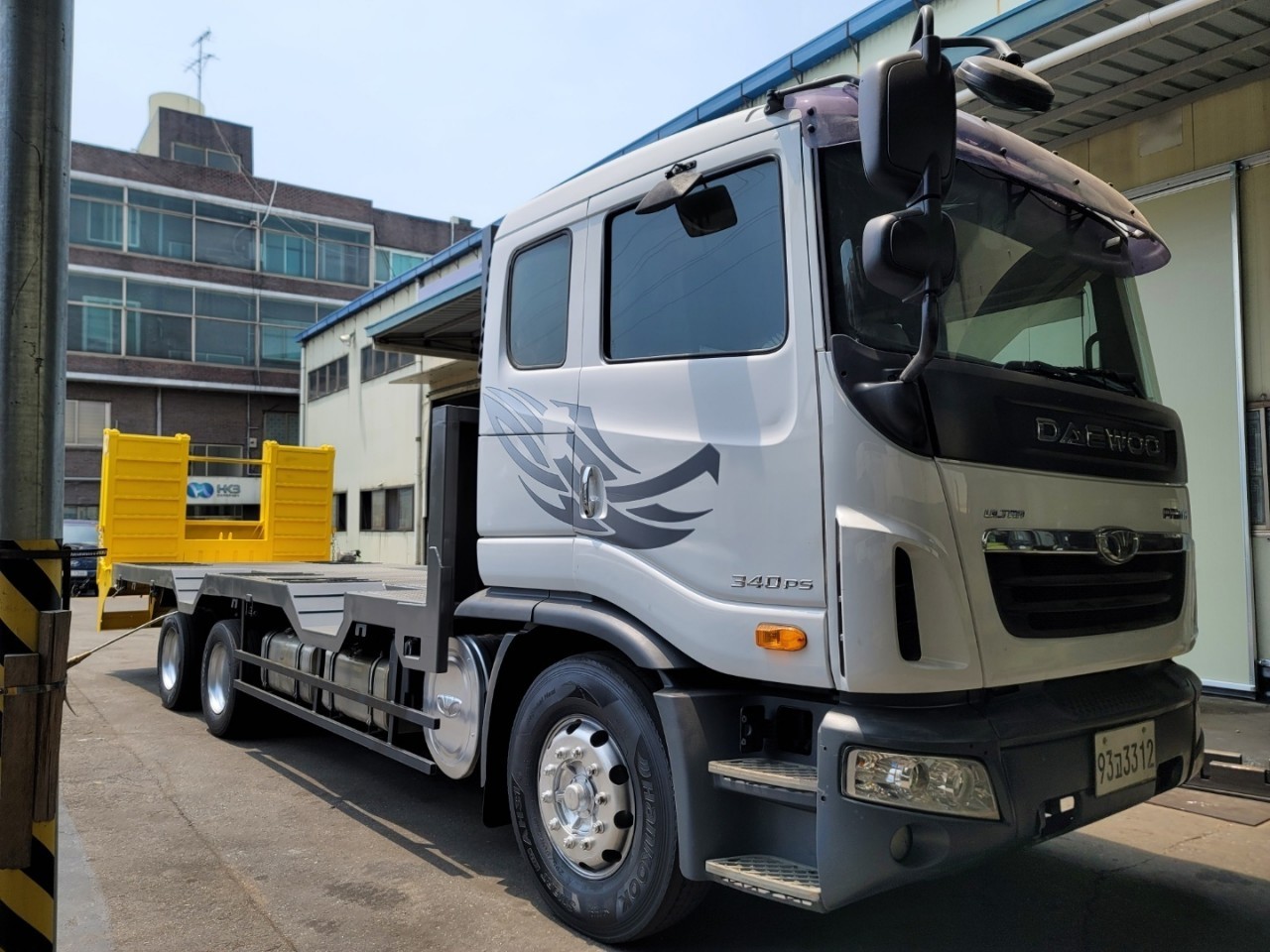 화물차/특장차/살수차/덤프트럭/탱크로리/암롤트럭/윙바디/중고트럭/카고트럭/건설장비/중고차 | BAND